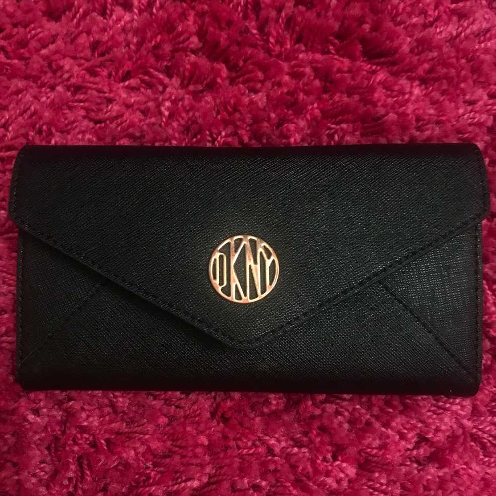 DKNY Women's Trifold Wallet